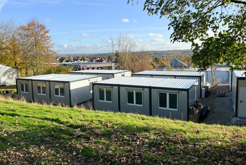 Flüchtlings-Containeranlagen für Gemeinden von Conliving.